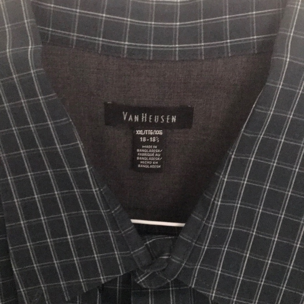 VanHeusen dress shirt 👔 - Picture 2 of 3